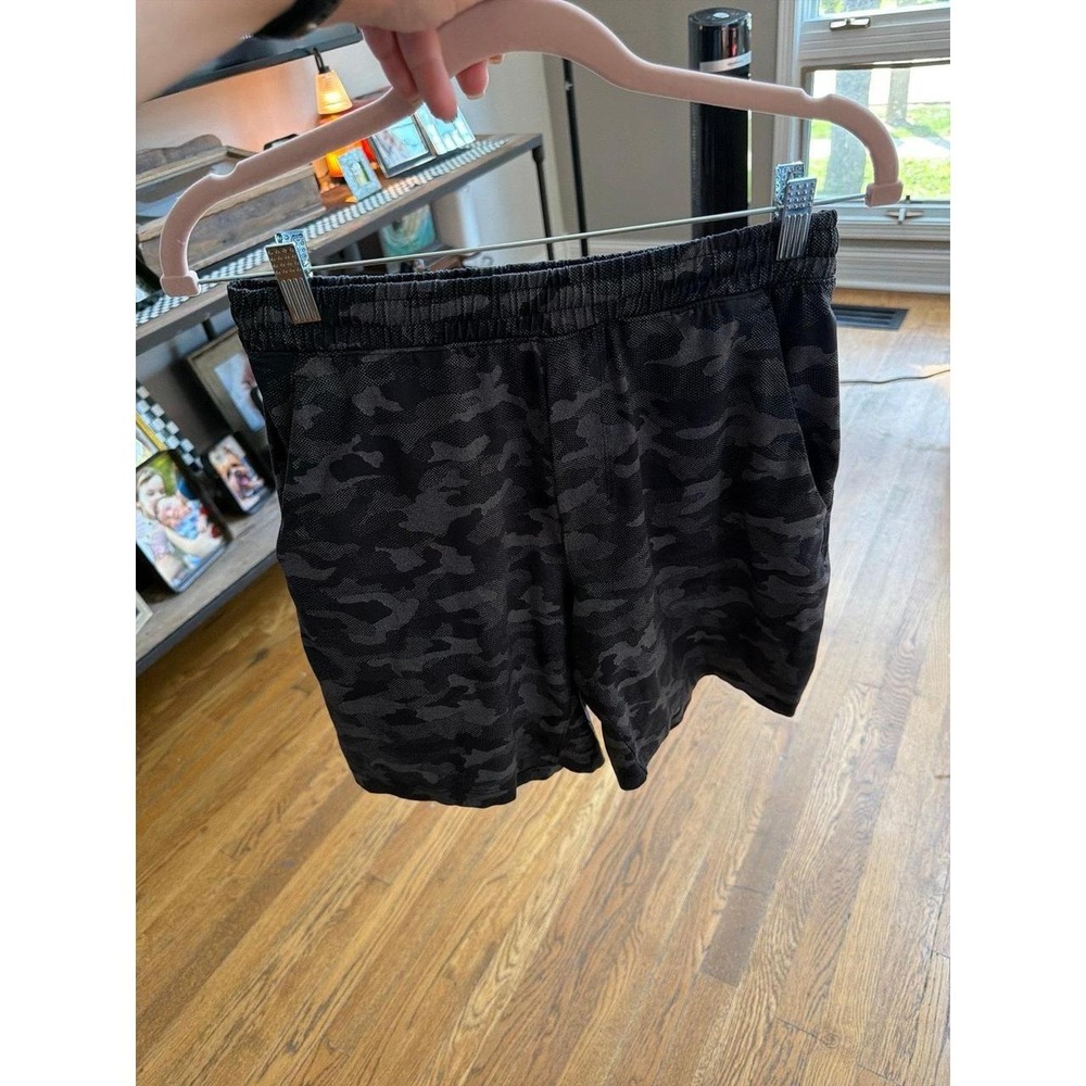 Lululemon men's black camo small Surge style shorts